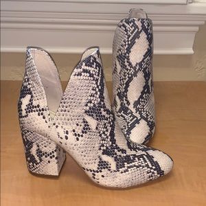 Steve Madden “ROOKIE NATURAL SNAKE” Booties